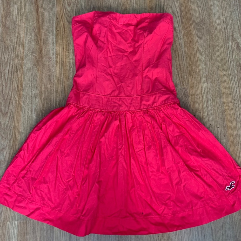 Beautiful strapless fuchsia Hollister Dress